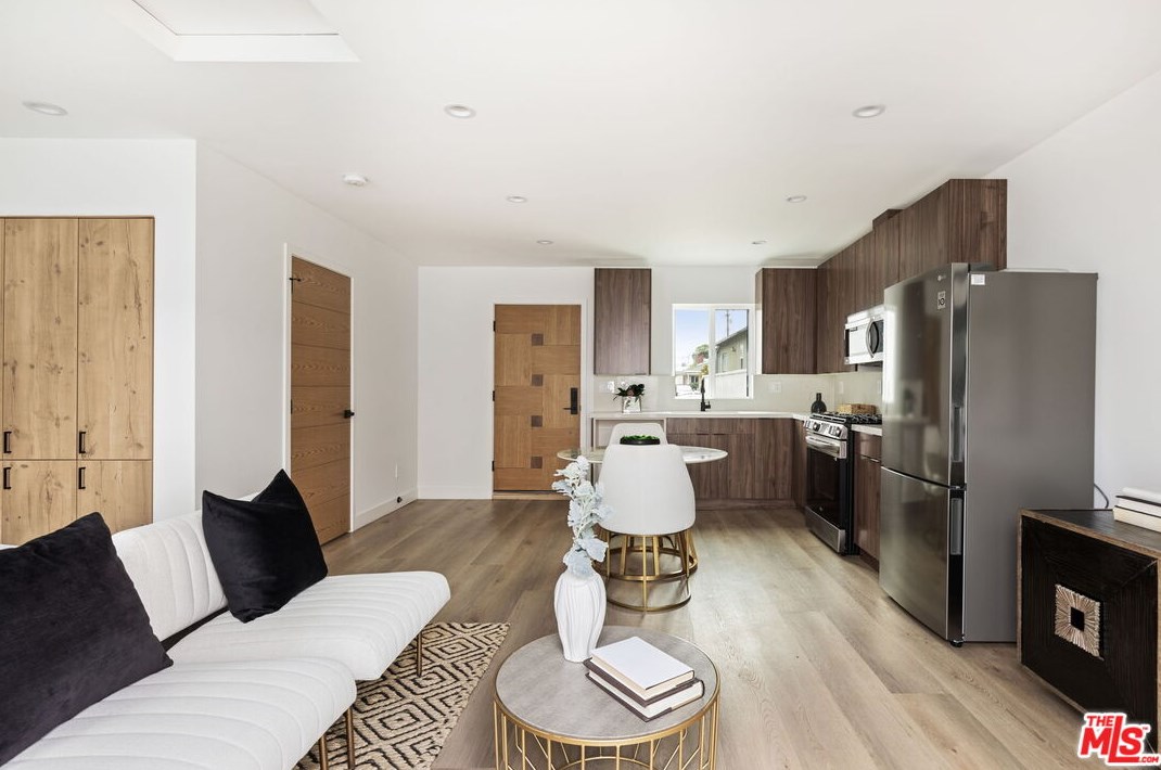 3536 Redwood Ave, Los Angeles CA  90066-3024 exterior