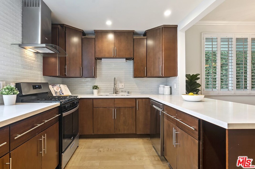 1825 Thayer Ave, Los Angeles CA  90024-6024 exterior