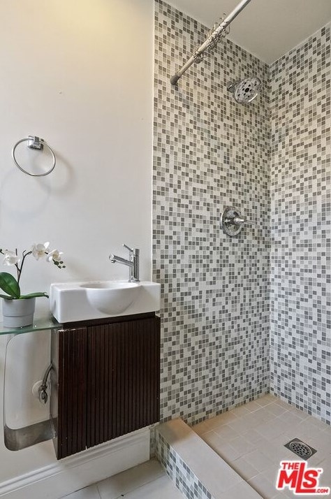 1825 Thayer Ave, Los Angeles CA  90024-6024 exterior