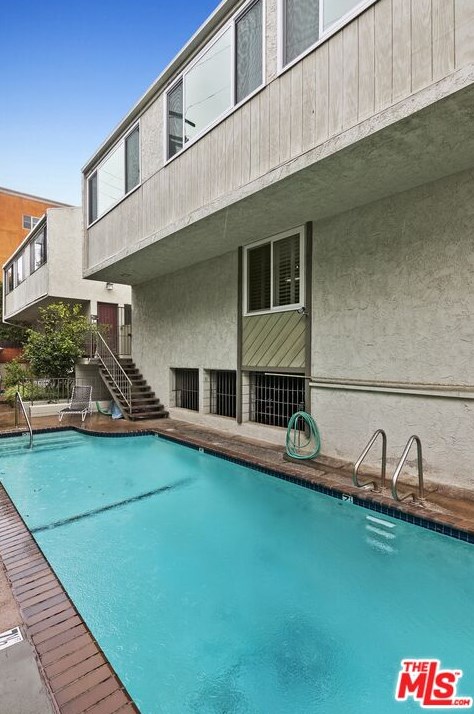 1825 Thayer Ave, Los Angeles CA  90024-6024 exterior