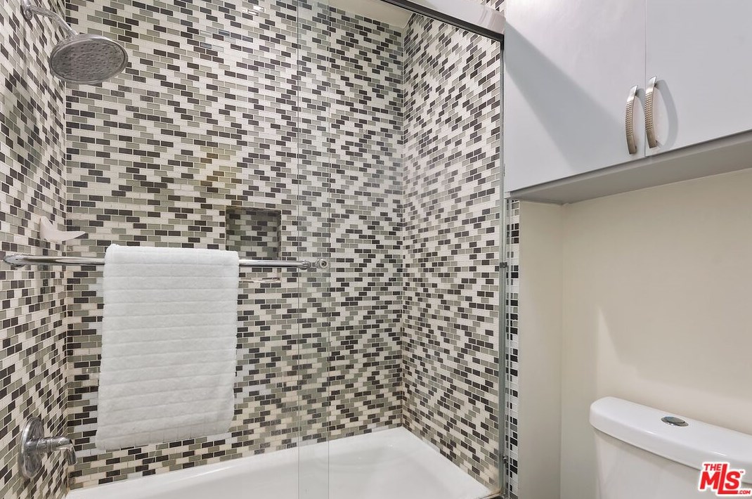 1825 Thayer Ave, Los Angeles CA  90024-6024 exterior