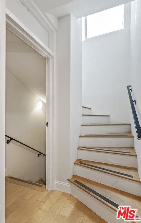 1825 Thayer Ave, Los Angeles CA  90024-6024 exterior