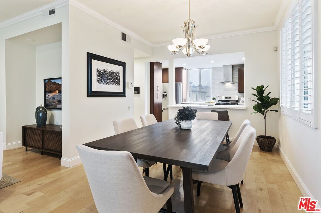 1825 Thayer Ave, Los Angeles CA  90024-6024 exterior