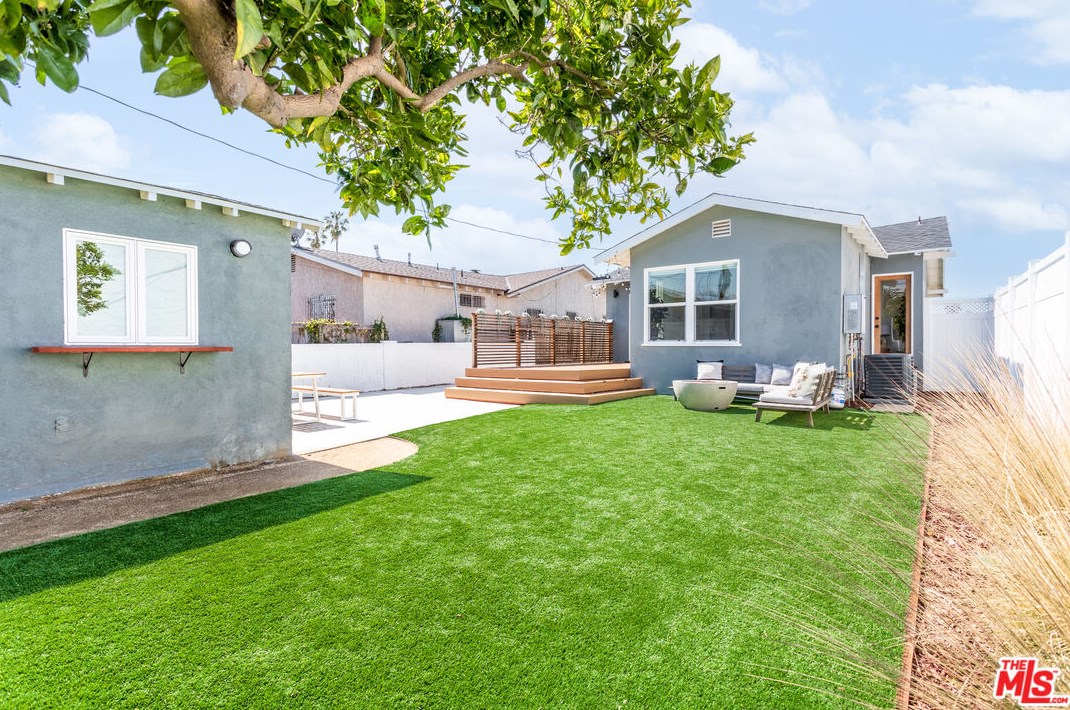 6218 Rimpau Blvd, Los Angeles CA  90043-3730 exterior