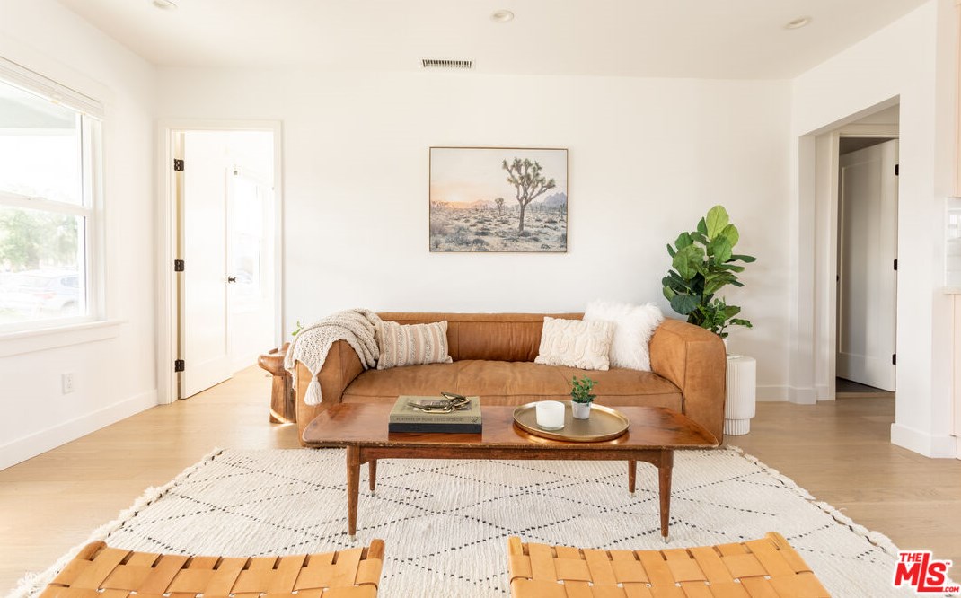6218 Rimpau Blvd, Los Angeles CA  90043-3730 exterior