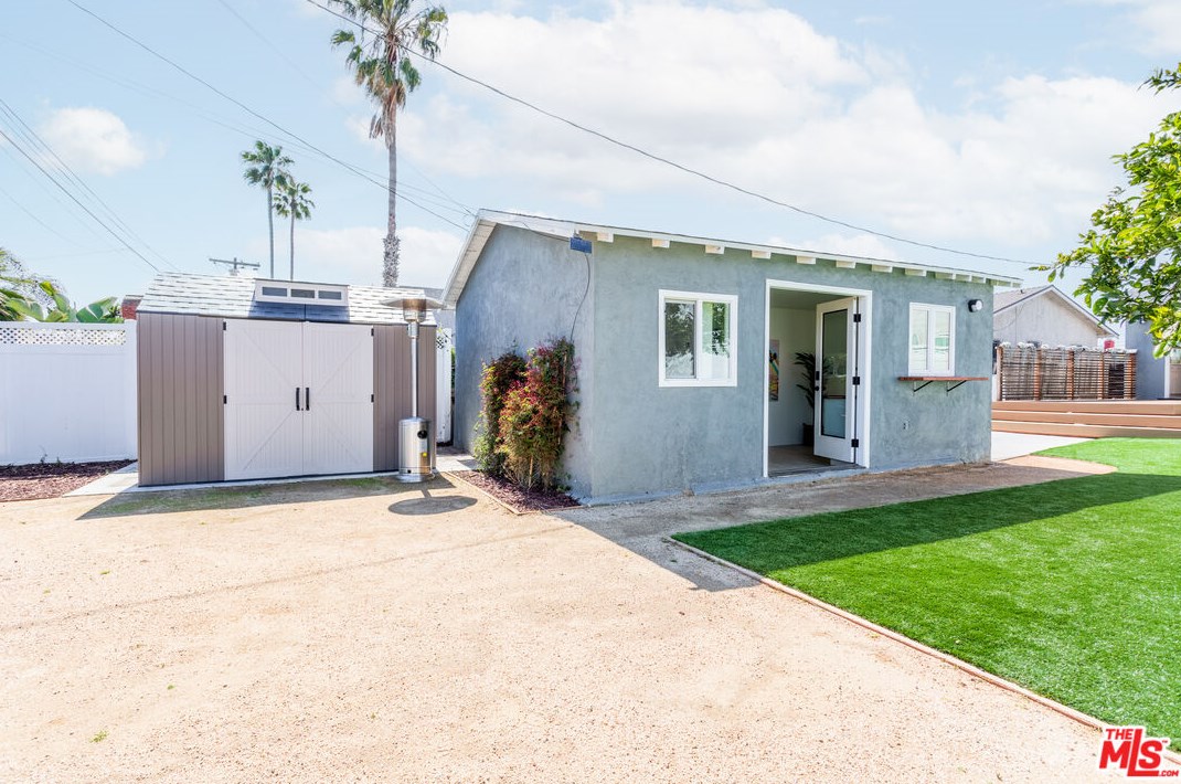 6218 Rimpau Blvd, Los Angeles CA  90043-3730 exterior