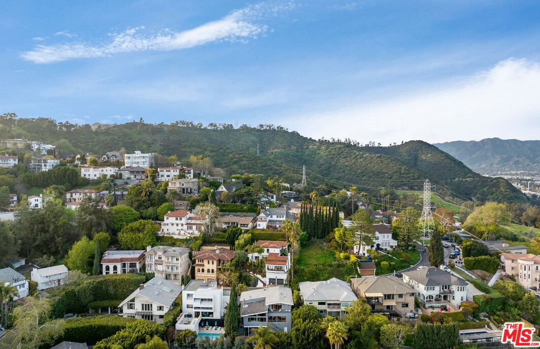 3642 Holboro Dr, Los Angeles CA  90027-1432 exterior