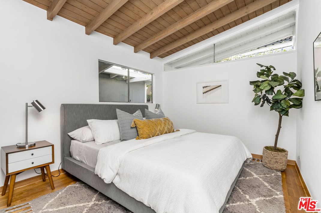 3642 Holboro Dr, Los Angeles CA  90027-1432 exterior