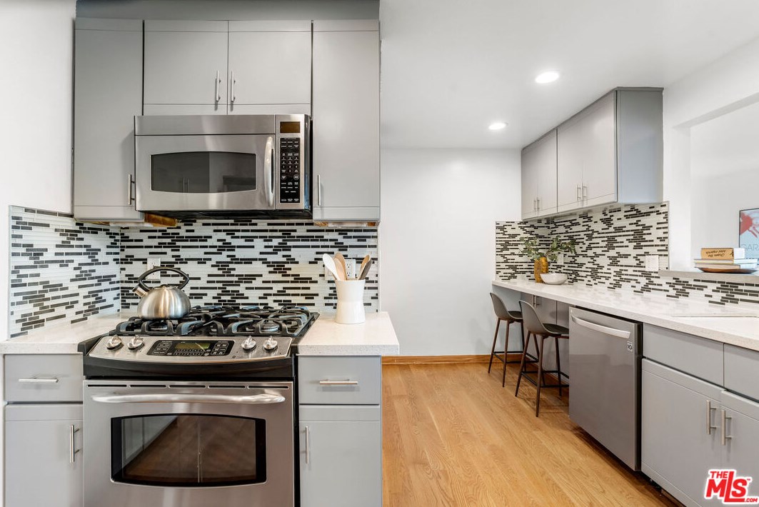 3642 Holboro Dr, Los Angeles CA  90027-1432 exterior