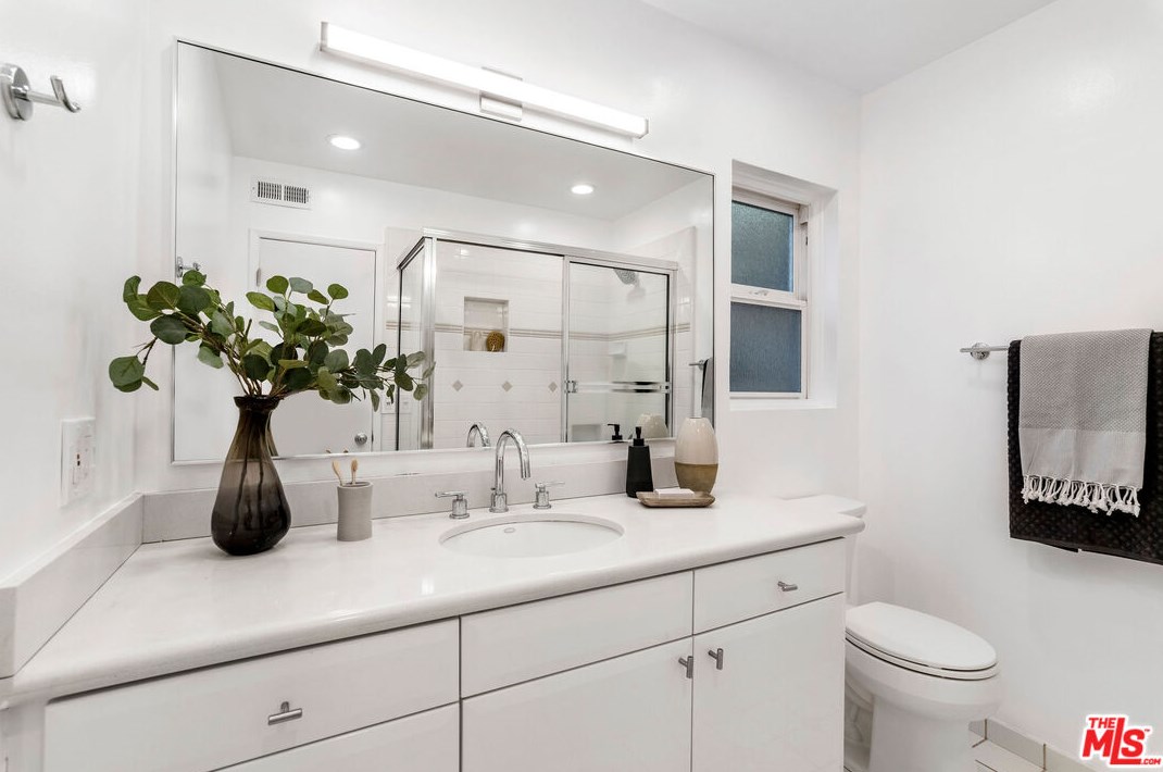 3642 Holboro Dr, Los Angeles CA  90027-1432 exterior