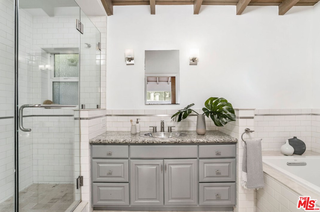 3642 Holboro Dr, Los Angeles CA  90027-1432 exterior