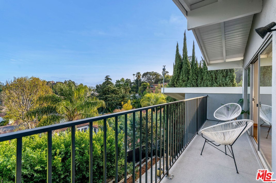 3642 Holboro Dr, Los Angeles CA  90027-1432 exterior