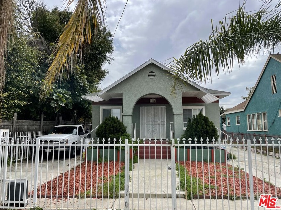 1204 37th Dr, Los Angeles CA  90007-4211 exterior