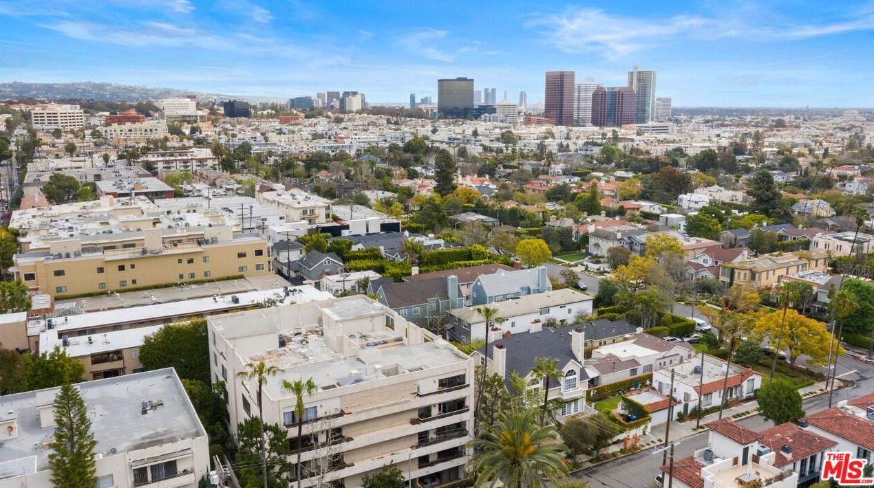 814 Amherst Ave, Los Angeles CA  90049-5291 exterior
