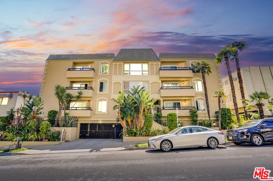 11646 Chenault St, Los Angeles CA  90049-4555 exterior
