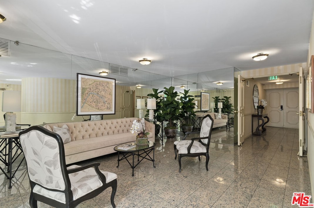 1370 Kelton Ave, Los Angeles CA  90024-5493 exterior