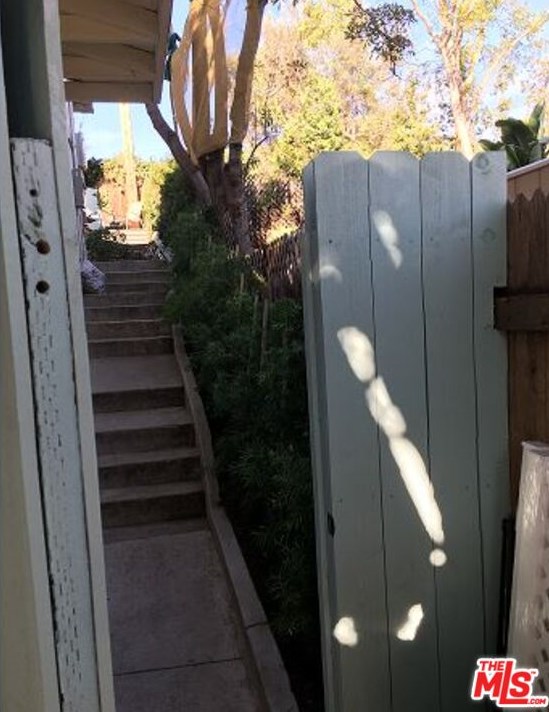 11927 Windward Ave, Los Angeles CA  90066-2841 exterior