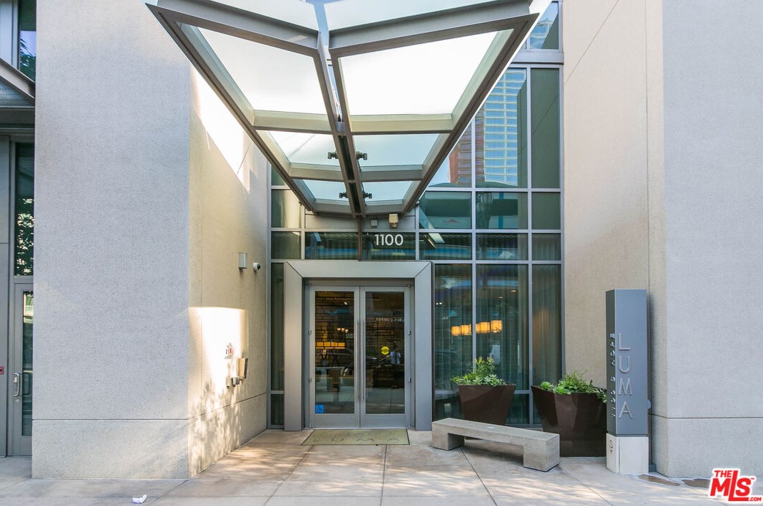 1100 Hope St, Los Angeles CA  90015-4308 exterior