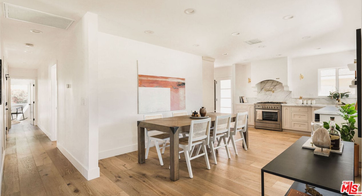 3776 Norton Ave, Los Angeles CA  90018-4047 exterior