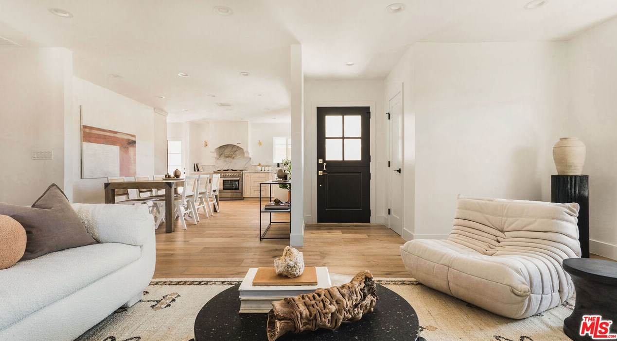 3776 Norton Ave, Los Angeles CA  90018-4047 exterior
