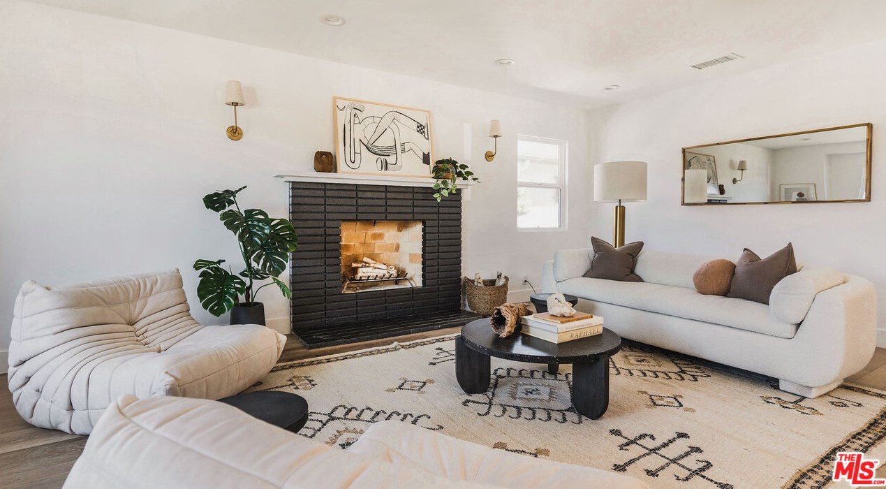 3776 Norton Ave, Los Angeles CA  90018-4047 exterior