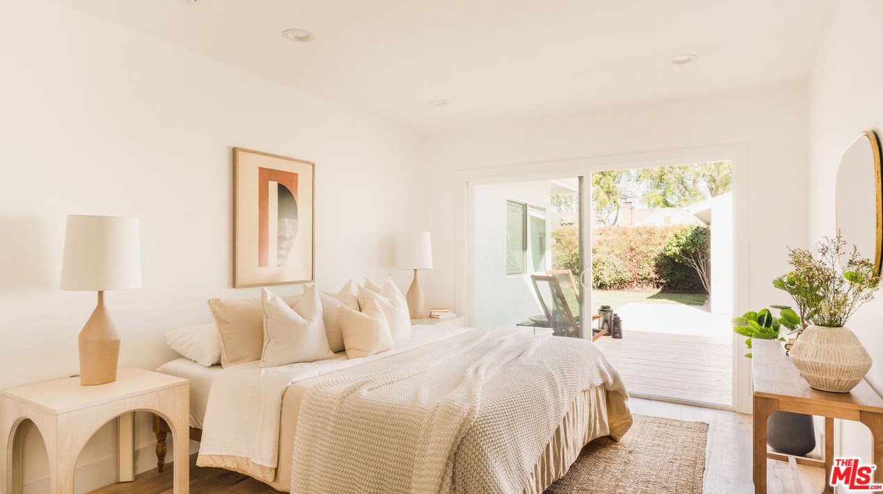 3776 Norton Ave, Los Angeles CA  90018-4047 exterior