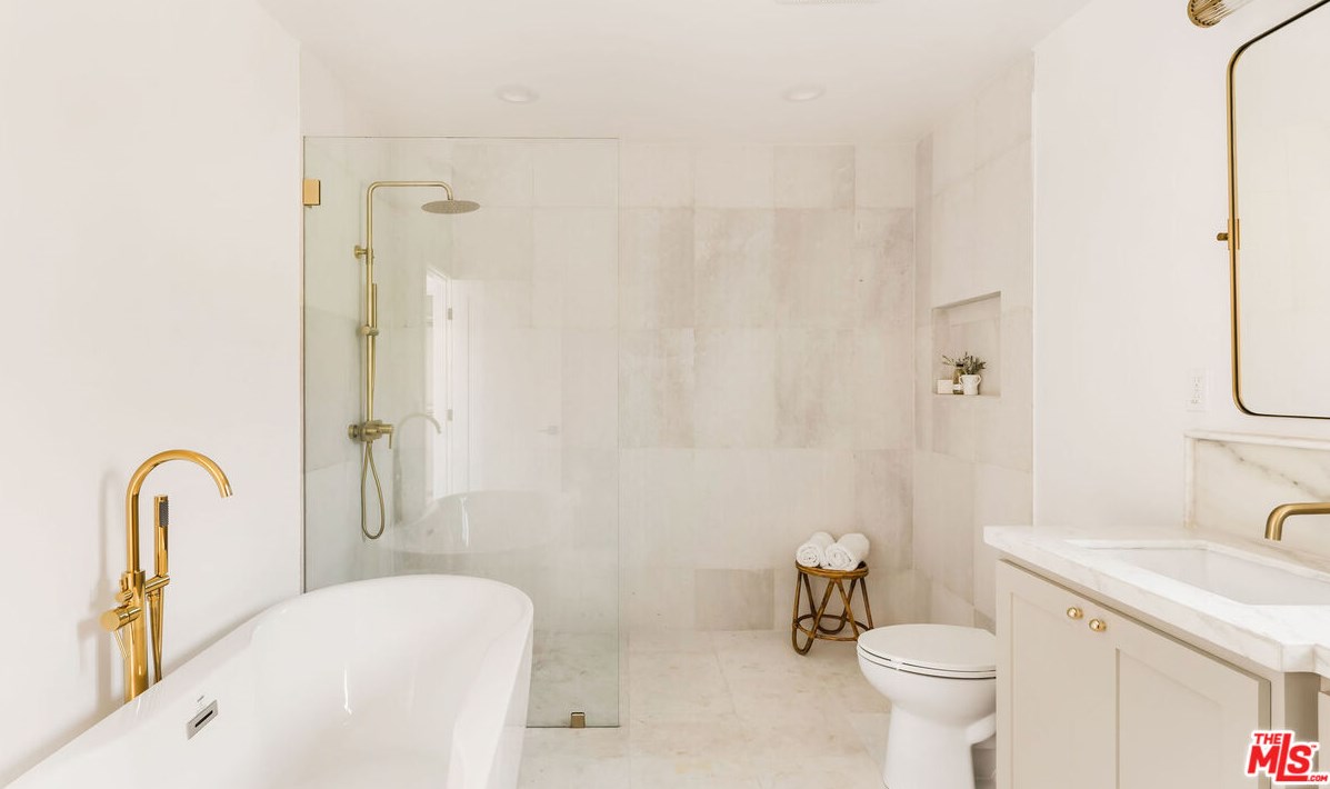 3776 Norton Ave, Los Angeles CA  90018-4047 exterior
