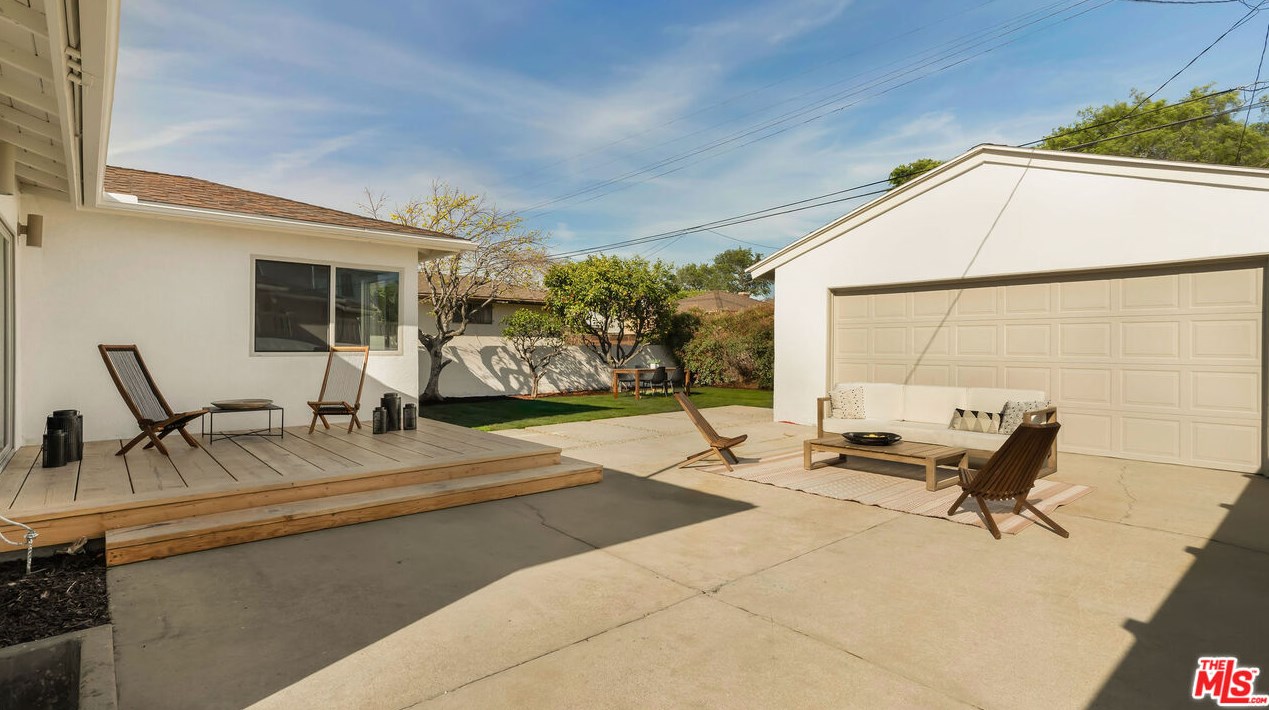 3776 Norton Ave, Los Angeles CA  90018-4047 exterior