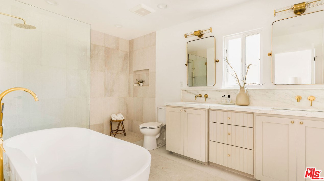3776 Norton Ave, Los Angeles CA  90018-4047 exterior