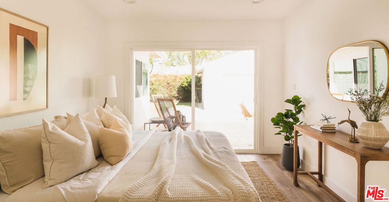 3776 Norton Ave, Los Angeles CA  90018-4047 exterior