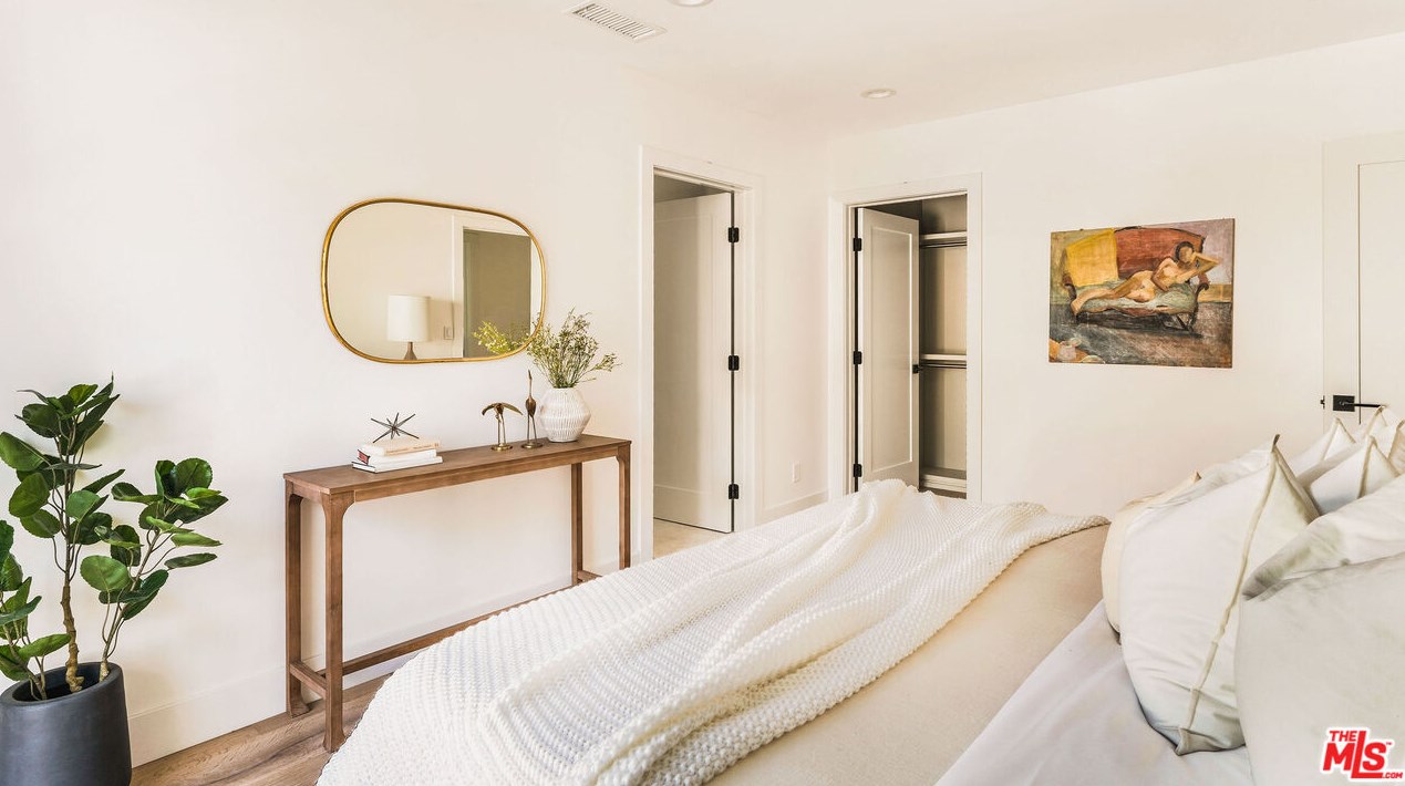 3776 Norton Ave, Los Angeles CA  90018-4047 exterior