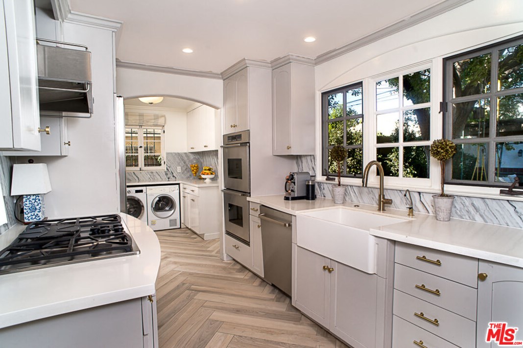 6119 Lindenhurst Ave, Los Angeles CA  90048-4808 exterior