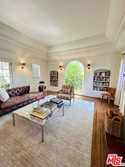 6119 Lindenhurst Ave, Los Angeles CA  90048-4808 exterior