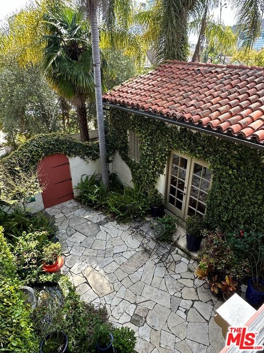 6119 Lindenhurst Ave, Los Angeles CA  90048-4808 exterior