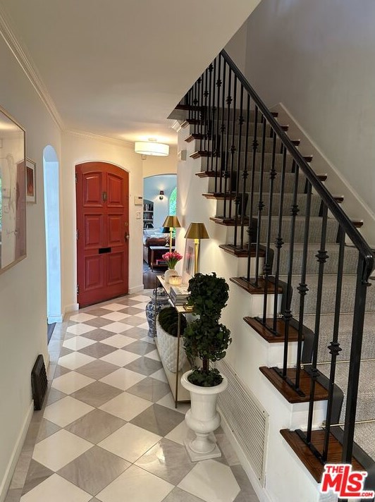 6119 Lindenhurst Ave, Los Angeles CA  90048-4808 exterior