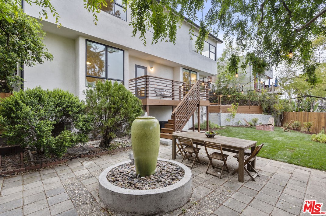 2246 Lyric Ave, Los Angeles CA  90027-4752 exterior