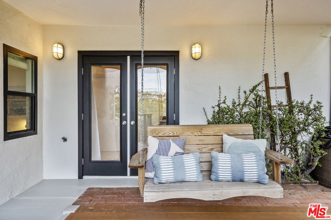 2246 Lyric Ave, Los Angeles CA  90027-4752 exterior