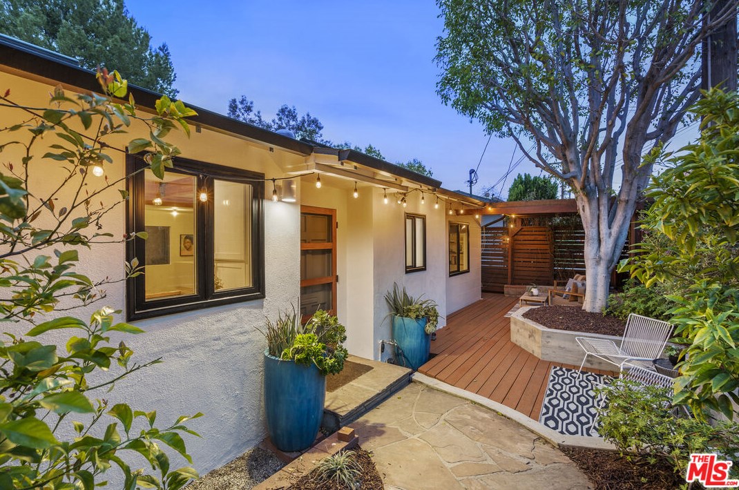 2246 Lyric Ave, Los Angeles CA  90027-4752 exterior