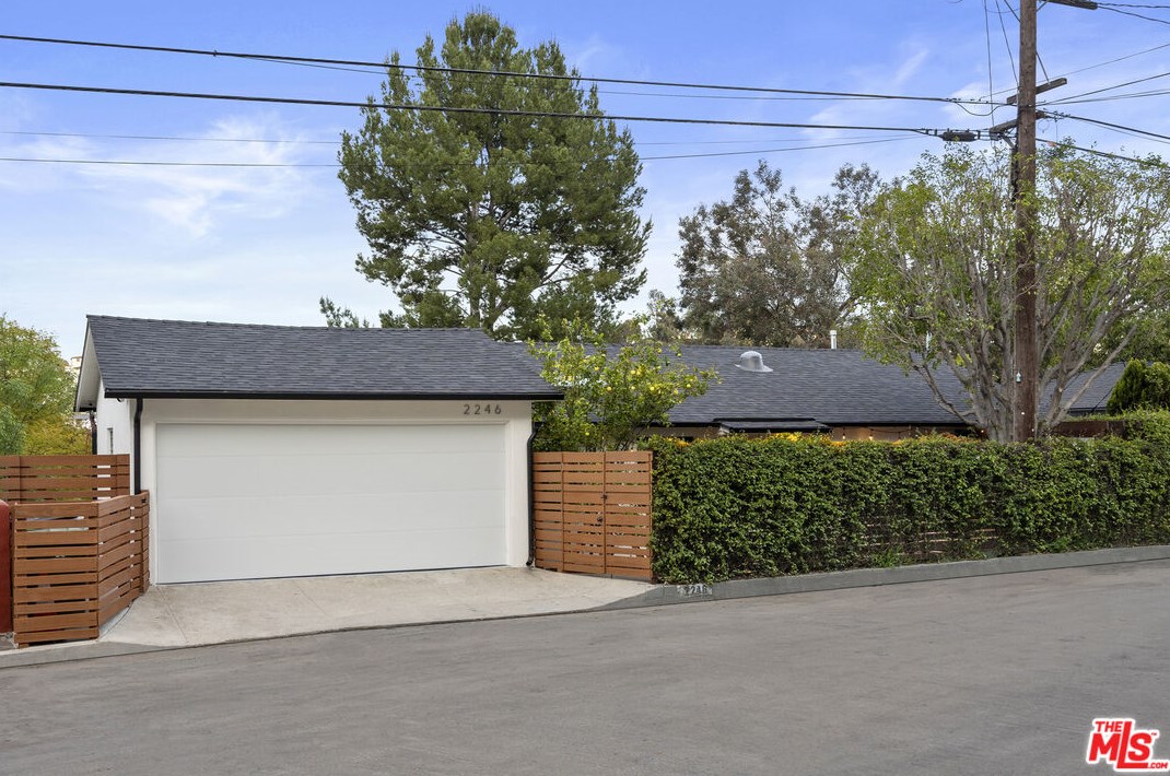 2246 Lyric Ave, Los Angeles CA  90027-4752 exterior