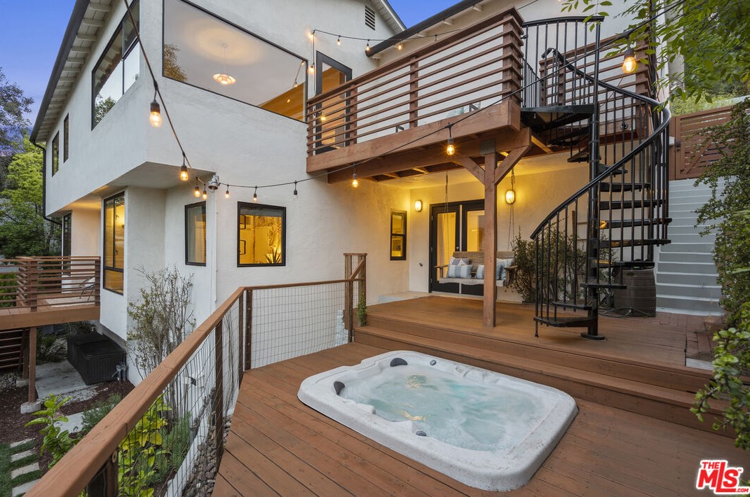 2246 Lyric Ave, Los Angeles CA  90027-4752 exterior