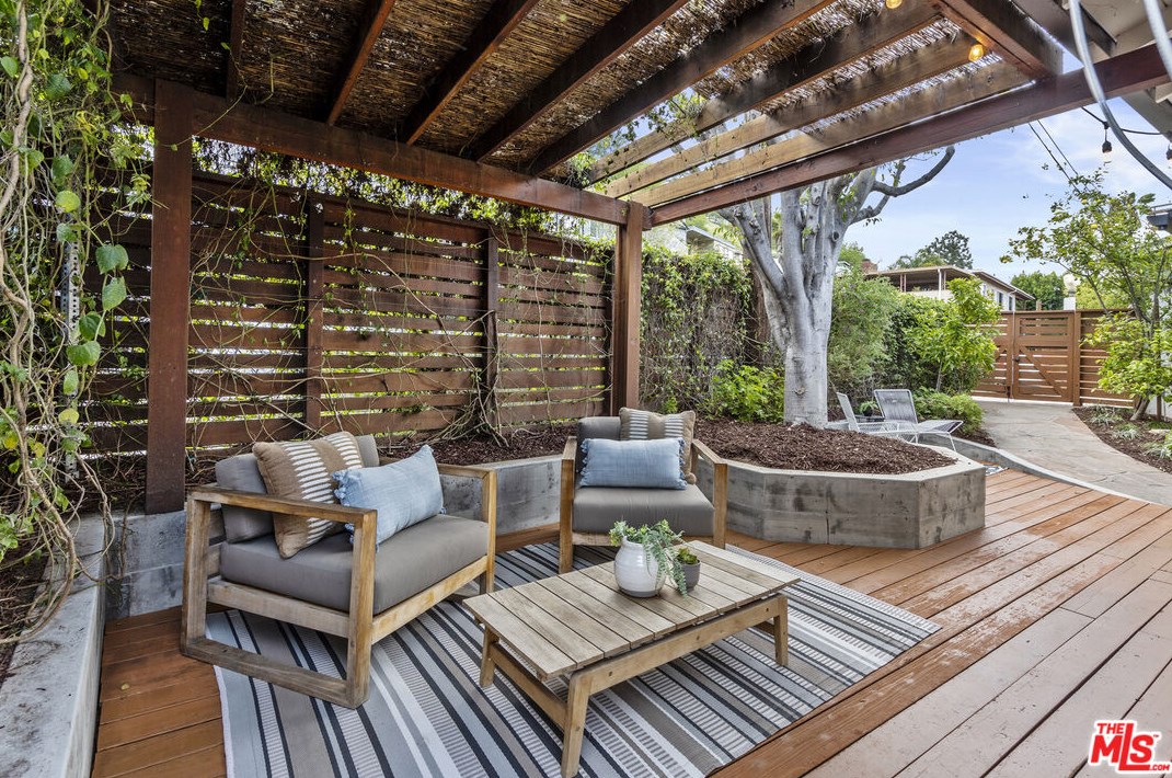 2246 Lyric Ave, Los Angeles CA  90027-4752 exterior