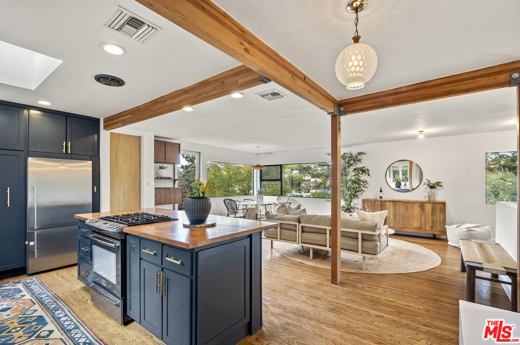2246 Lyric Ave, Los Angeles CA  90027-4752 exterior