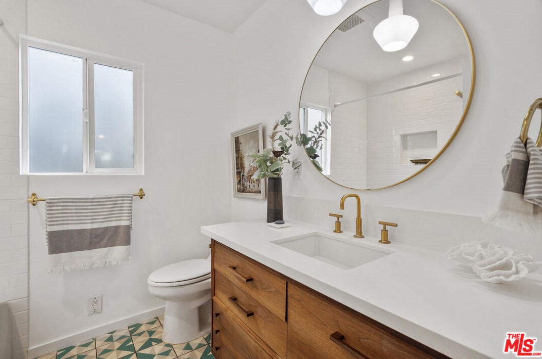 2246 Lyric Ave, Los Angeles CA  90027-4752 exterior