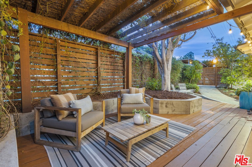 2246 Lyric Ave, Los Angeles CA  90027-4752 exterior