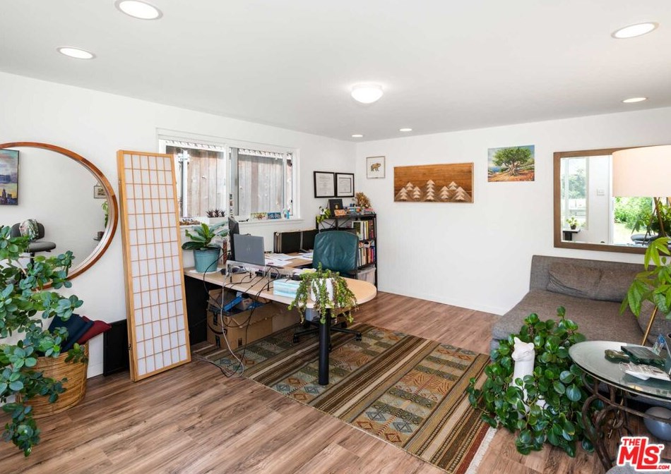 715 Hillcrest St, El Segundo CA  90245-2002 exterior