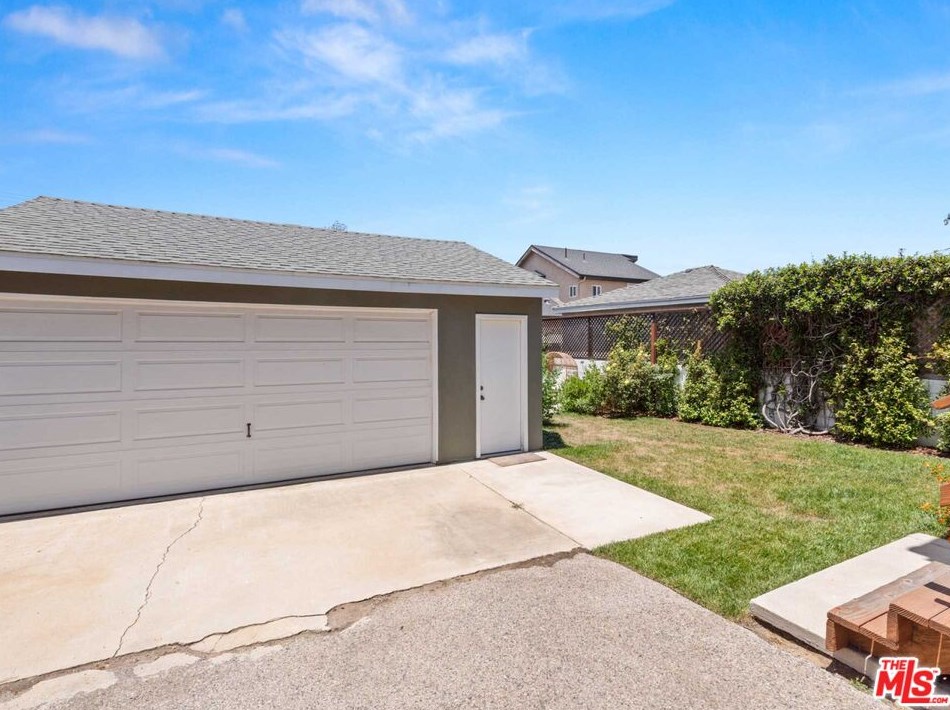 715 Hillcrest St, El Segundo CA  90245-2002 exterior