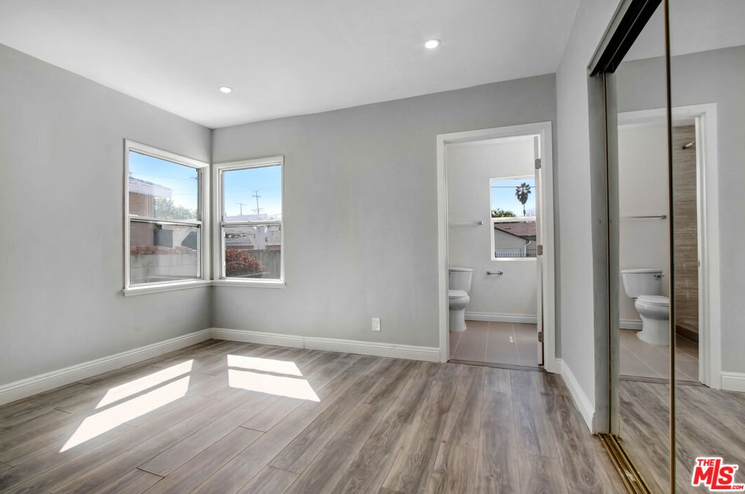 19112 Vanowen St, Los Angeles CA  91335-5016 exterior