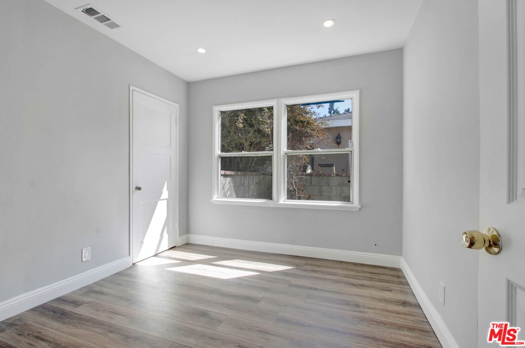 19112 Vanowen St, Los Angeles CA  91335-5016 exterior