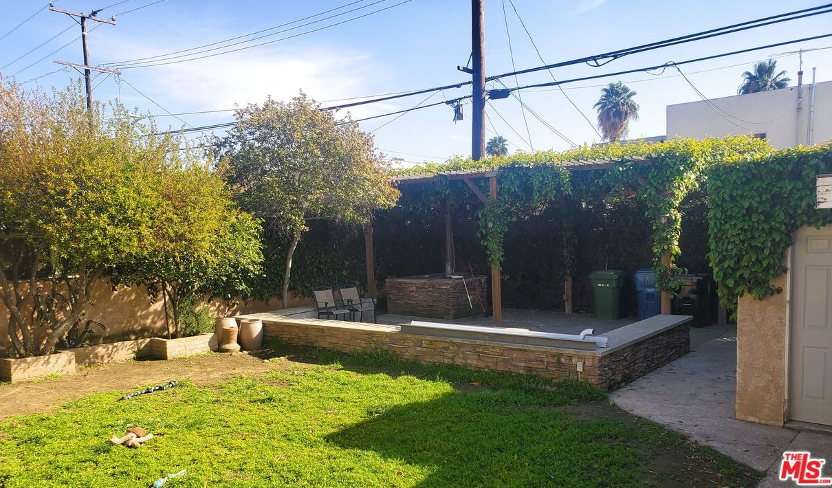 6518 Via Del Coronado St, Los Angeles CA  90022-3626 exterior