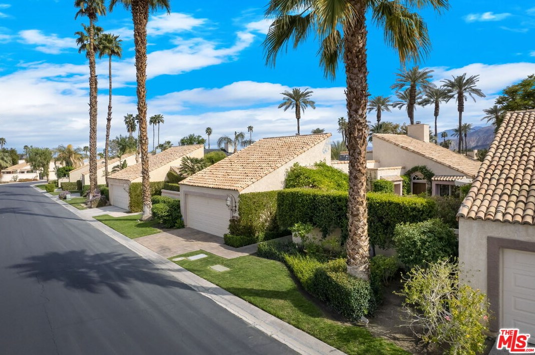 69385 Avenida De Las Montanas, Cathedral City CA  92234-1596 exterior